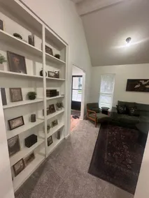 Charming 4 bedroom home near entertainment hub - Image 4