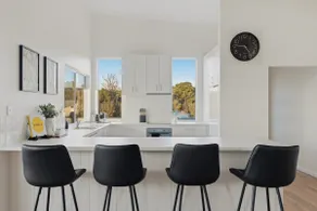 Stylish Escape with Panoramic Hill Views I Sleeps 12 - Image 5