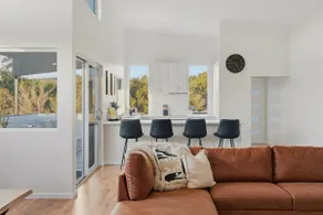 Stylish Escape with Panoramic Hill Views I Sleeps 12 - Image 4