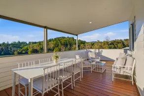 Stylish Escape with Panoramic Hill Views I Sleeps 12 - Image 2