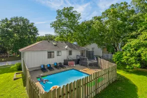 The Grand Estate | Pool • 2.5Baths • Sleeps 10 - Image 3