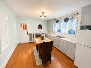 The yellow apartment. - Image 2