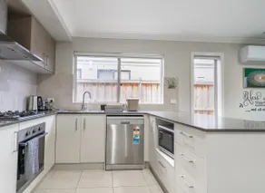 Modern 4BR Family Home | EV Charger & Parking - Image 5