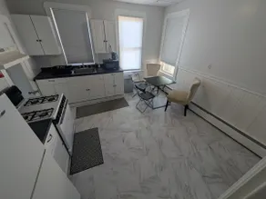 2 bedroom 1 bath unit - Image 2