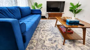 Bright family home with parking near Montreal - Image 4
