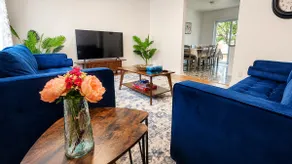 Bright family home with parking near Montreal - Image 3