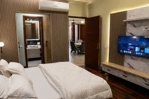 The Royal Stay - Image 2