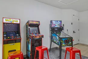 The Garland Hideaway-Hot Tub & Arcade - Image 5