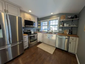 Cozy Loft Getaway - Image 3