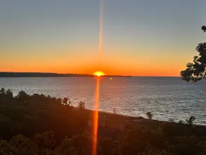 Condo in Glen Arbor with Lake Michigan sunset views fireplace deck washer & dryer - Image 3