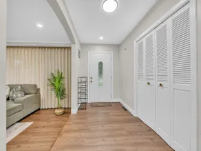Cozy Tree-Lined Windsor Retreat - Image 4