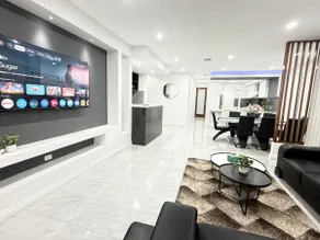 H & J Luxury Retreat - Image 2