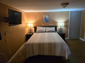 Momma's Little Cottage - Image 4