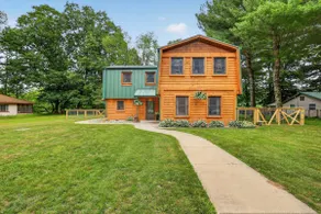 Lazy Cast Lodge: Hot Tub|King Bed|Sleeps 12|Quiet - Image 4