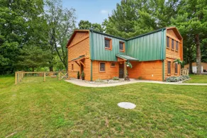 Lazy Cast Lodge: Hot Tub|King Bed|Sleeps 12|Quiet - Image 5