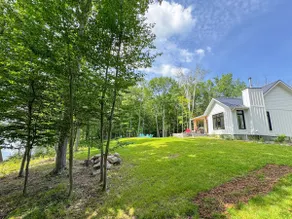 Lakeside Luxury Cottage | Private Waterfront - Image 2