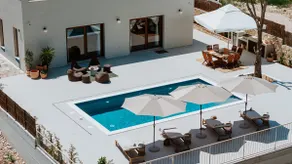 Casa Luma Design Villa, Heated Pool & Privacy - Image 4