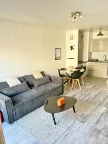 Bright cozy space on the outskirts of Paris - Image 3