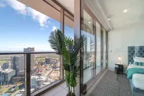 Panoramic City Views 62nd floor +ParkingAmenities - Image 4