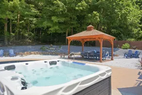 Manhattan Escape |Speakeasy • Hot Tub • Fire Pit - Image 2