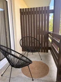 Chic & Cosy Apartment balcony, pool and tennis - Image 3