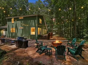 Cozy Lake House Retreat Firepit and Game Room - Image 5
