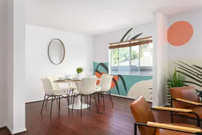 Upscale 4BR Urban Townhome I Sleeps 10 - Image 5