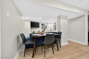 Modern 2 King Suite• Parking• DT Whitby - Image 5