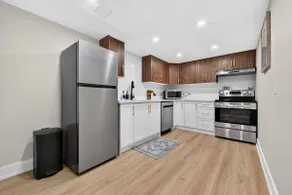 Modern 2 King Suite• Parking• DT Whitby - Image 4