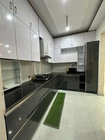 Vintage Skyline Luxury Apartment - Image 4