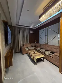 Vintage Skyline Luxury Apartment - Image 5