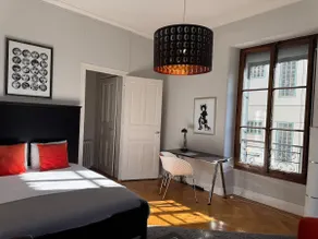 Charming apartment, 2 corner rooms in the city center - Image 5