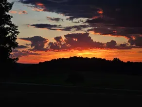 Sunset View Retreat - Image 5