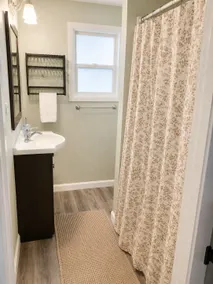 Bluebird Knoll Studio Apartment - Image 5