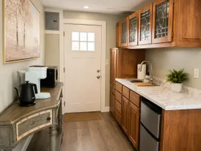 Bluebird Knoll Studio Apartment - Image 3