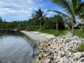 Coastal 3BR Escape with River Access and Walk to the beach - Image 5