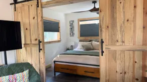 Cozy Fall Garden Guesthouse /Seattle & Bellevue - Image 3