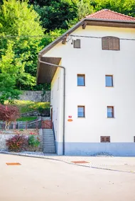 Vintage House Tomazin - Image 1