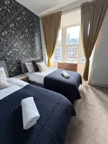 Luxury Group Stay Sleeping 7 Near Newcastle Centre - Image 3