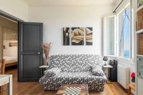 Cozy 1-bedroom apartment with stunning sea views - Image 3