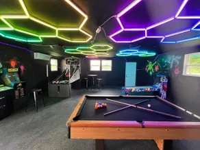 Devil's Lake Basecamp! Game Rm! Fire Pit! Hot Tub! - Image 2