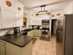The Cottage on Archer - Image 4