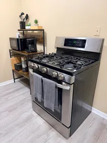 Modern 2BR Near Downtown KC | Sleeps 7 | Parking - Image 5