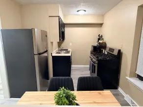 Modern 2BR Near Downtown KC | Sleeps 7 | Parking - Image 3