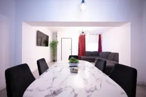 Apartalux Premium Suites - Image 3