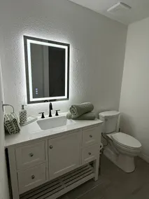 Cozy King Suite Near Florida’s Crystal Springs - Image 5