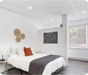 The Spacious Nest Exec. XL Studio Apt. W/Parking - Image 2