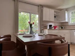 Minutes to Falls Attractions| Spacious & Modern| - Image 3