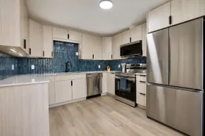 Updated/Modern 2 bed close to downtown - Image 2
