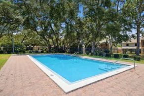 Townhome with Pool, King Bed, 4 min to Beach Park - Image 3